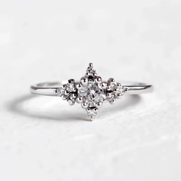Romantic engagement ring with lab-grown diamonds POMPI Image