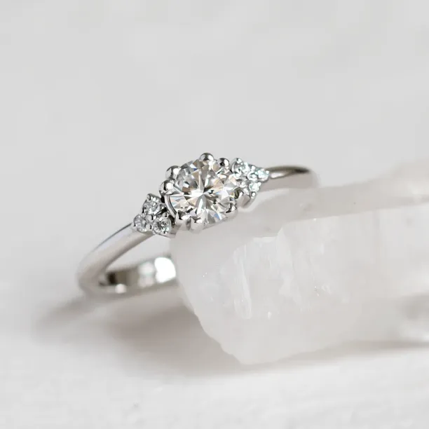 Gold engagement ring with diamonds MONYS Image