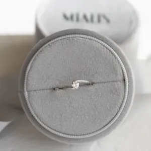 HELSE platinum diamond engagement ring Thumbnail