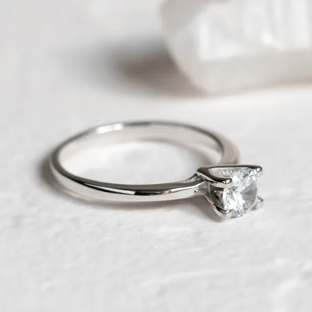 Classic engagement ring with lab-grown diamond SEMLA Image