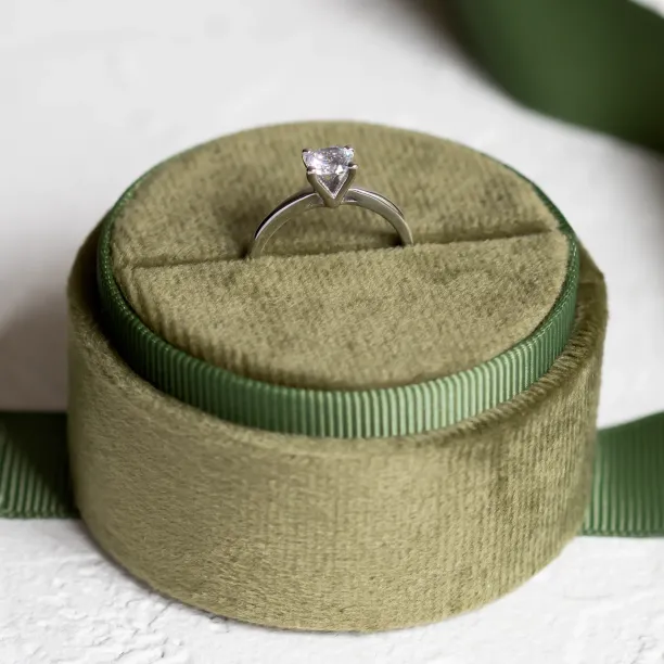 Classic engagement ring with lab-grown diamond SEMLA Image