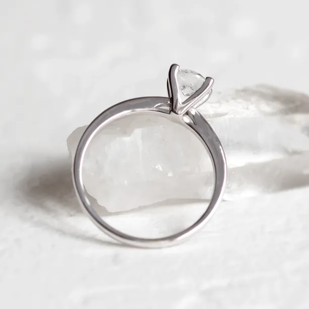 Classic engagement ring with lab-grown diamond SEMLA Image