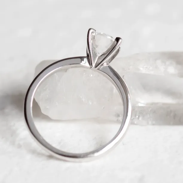 Elegant engagement ring with 0.5ct lab-grown diamond VEITAS Image