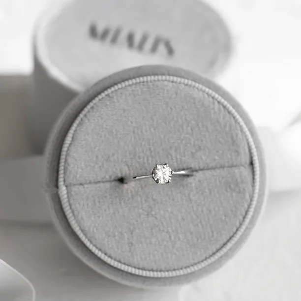 Platinum engagement ring with diamond 0.4ct FLORA Image