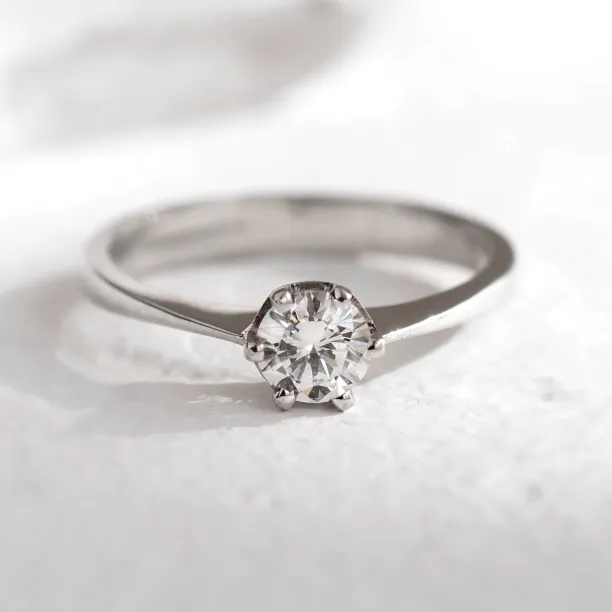 Engagement ring with 0.5ct lab grown diamond FLOREA Image