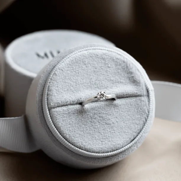 Atypical engagement ring with lab-grown diamond and tree bark surface RIANA Image