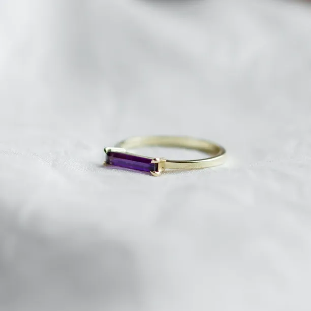 Gold ring with baguette amethyst AYLA Image