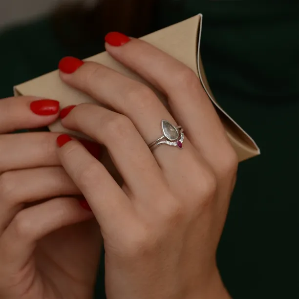 Gold diamond ring with ruby CROWN Image