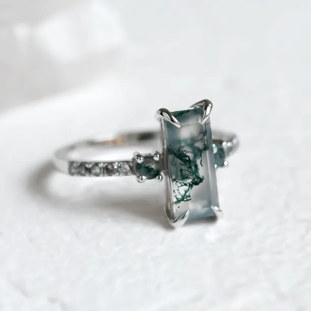 Elegant ring with moss agate and diamonds CARA Image