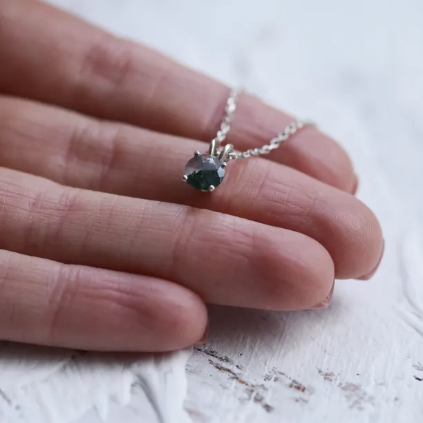 Gold necklace with round moss agate SIOBHAN Image