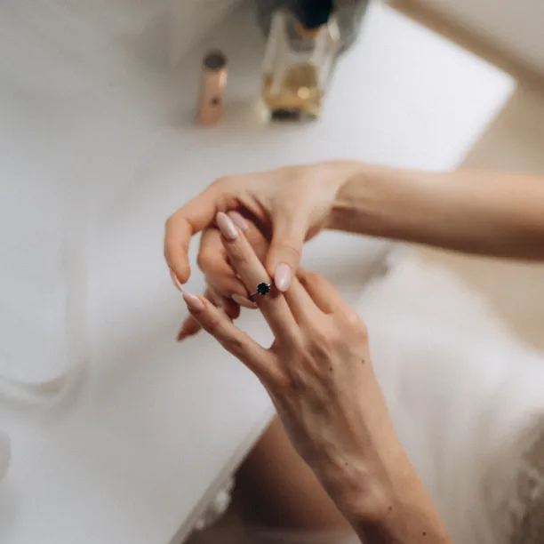 Moss agate gold ring OLLY Image