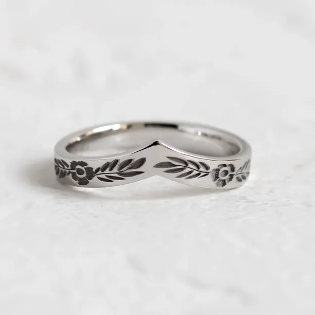 Original wedding bands with curved shape and flowers FOLK Image