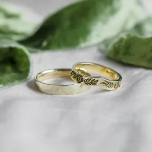 Original wedding bands with curved shape and flowers FOLK