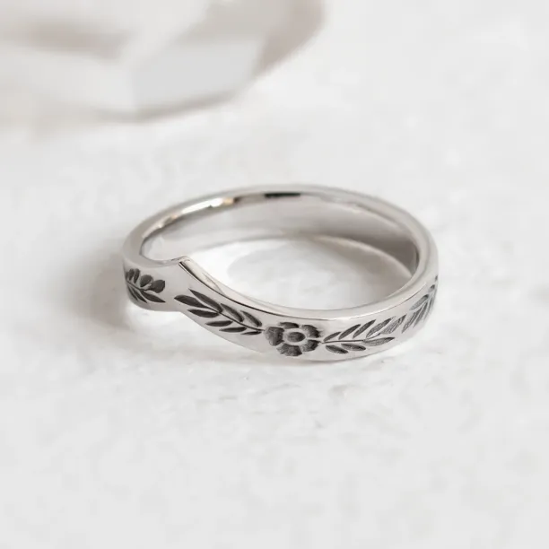 Curved wedding ring with floral motive LENNA Image