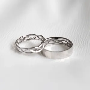 Crossed golden wedding rings JAS Thumbnail