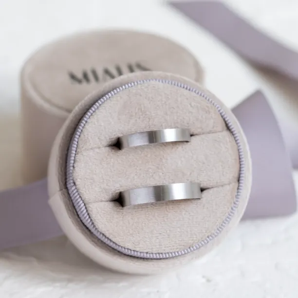 Flat matt wedding rings made of white gold ZIA Image
