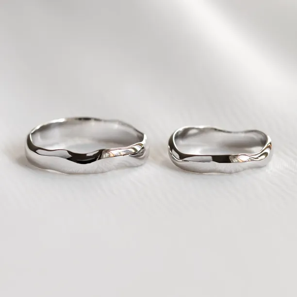 Irregular platinum wedding rings LUAPA Image