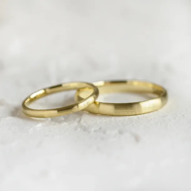 Solid matte wedding rings made of yellow gold MICHIGAN Image