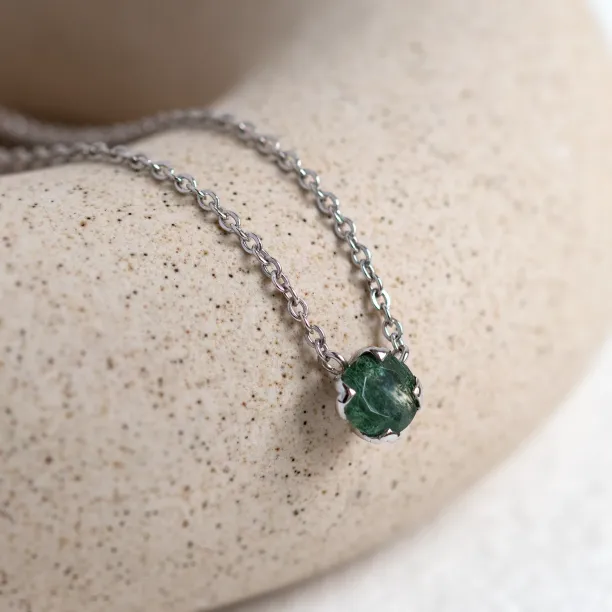 Moss agate in gold necklace ELF Image