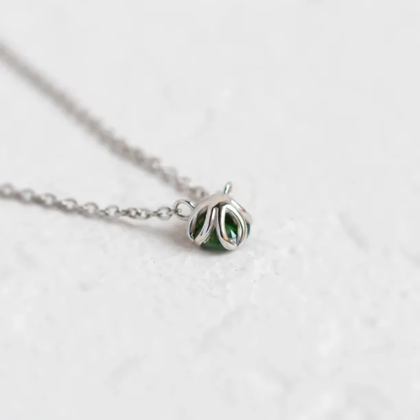 Moss agate in gold necklace ELF Image