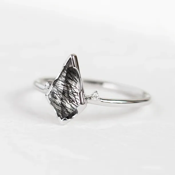 Minimalist ring with rutil quartz and diamonds KIRA Image