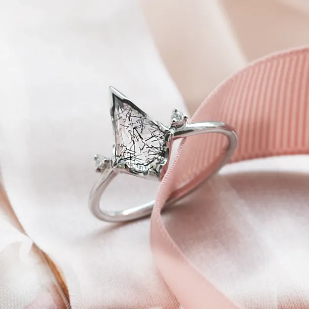 Minimalist ring with rutil quartz and diamonds KIRA Image