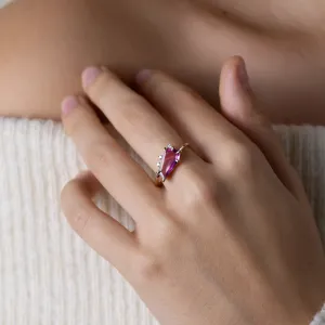 Gold ring with sapphire and diamonds TARA