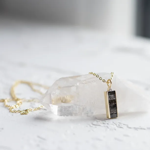 Gold pendant with salt and pepper diamonds and classic diamond EVERLY Image