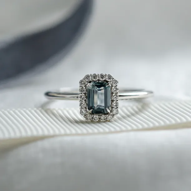 Vintage ring with teal baguette sapphire and diamonds FROST Image