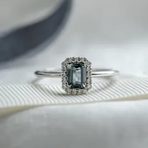 Vintage ring with teal baguette sapphire and diamonds FROST Thumbnail