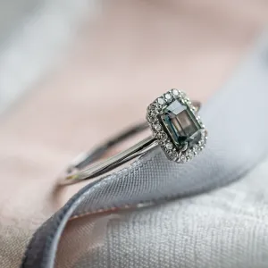 Vintage ring with teal baguette sapphire and diamonds FROST Thumbnail