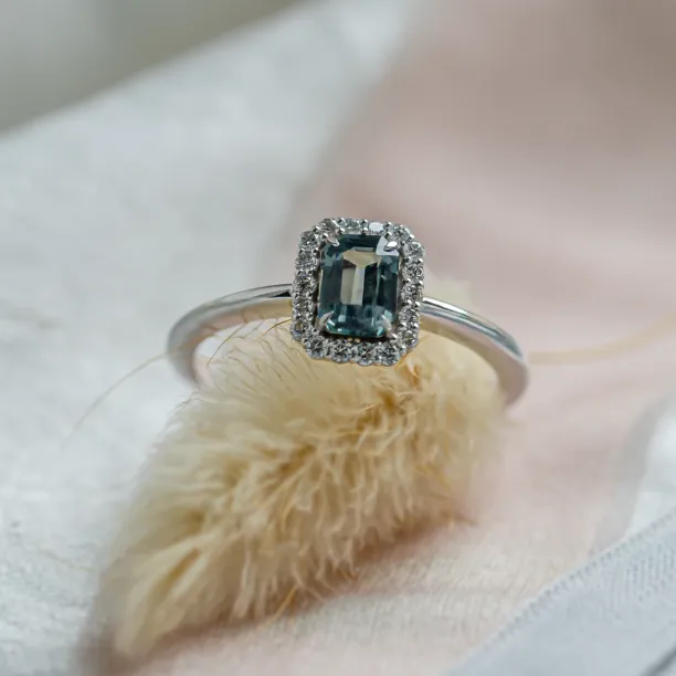 Vintage ring with teal baguette sapphire and diamonds FROST Image