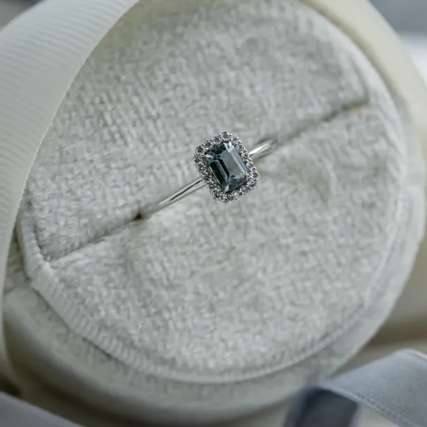 Vintage ring with teal baguette sapphire and diamonds FROST Image