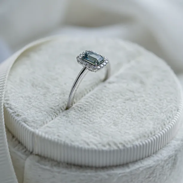 Vintage ring with teal baguette sapphire and diamonds FROST Image