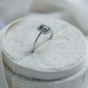 Vintage ring with teal baguette sapphire and diamonds FROST Thumbnail