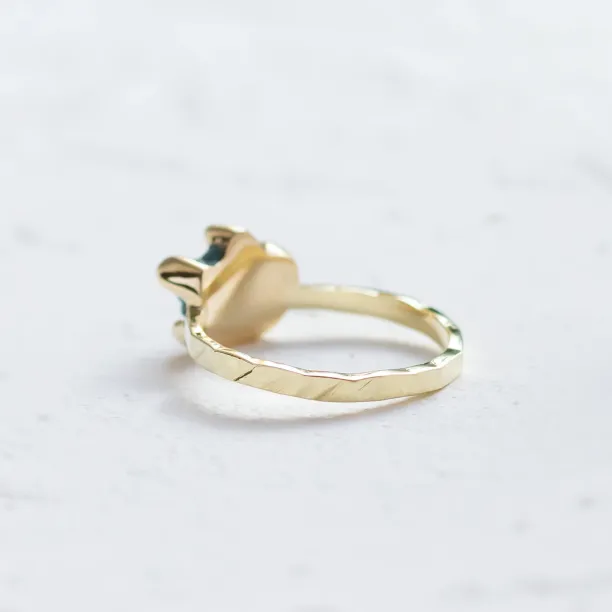 Gold ring with raw diamond VITA Image