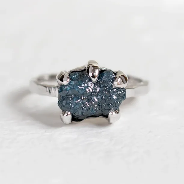 Gold ring with raw diamond VITA Image