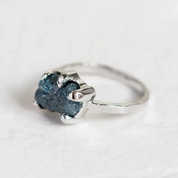 Gold ring with raw diamond VITA Image