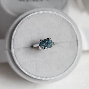 Gold ring with raw diamond VITA Thumbnail