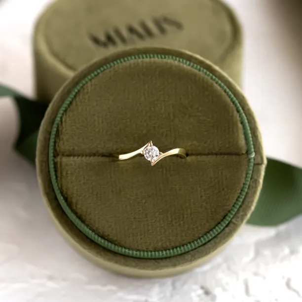 GRESE sophisticated gold diamond engagement ring Image