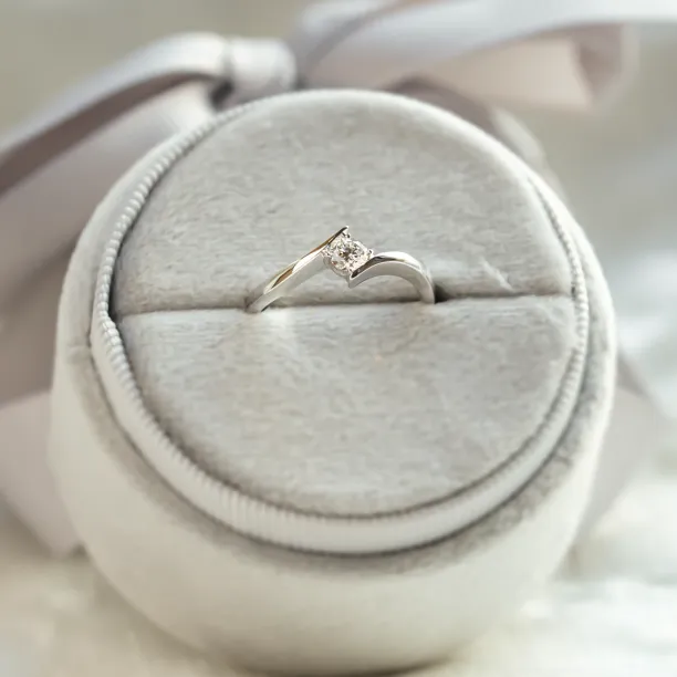 Gold engagement ring with lab-grown diamond GRESIA Image