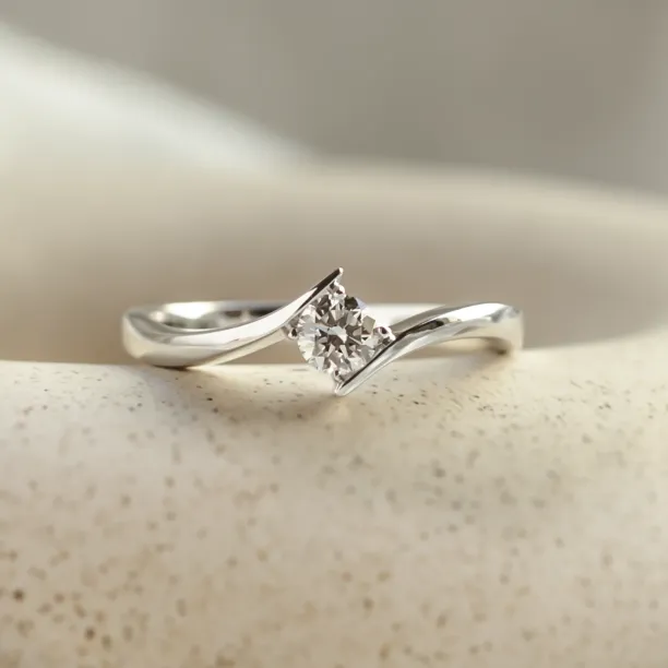 Gold engagement ring with lab-grown diamond GRESIA Image