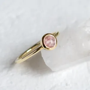 Gold bezel ring with strawberry quartz FRAGOLINA Thumbnail