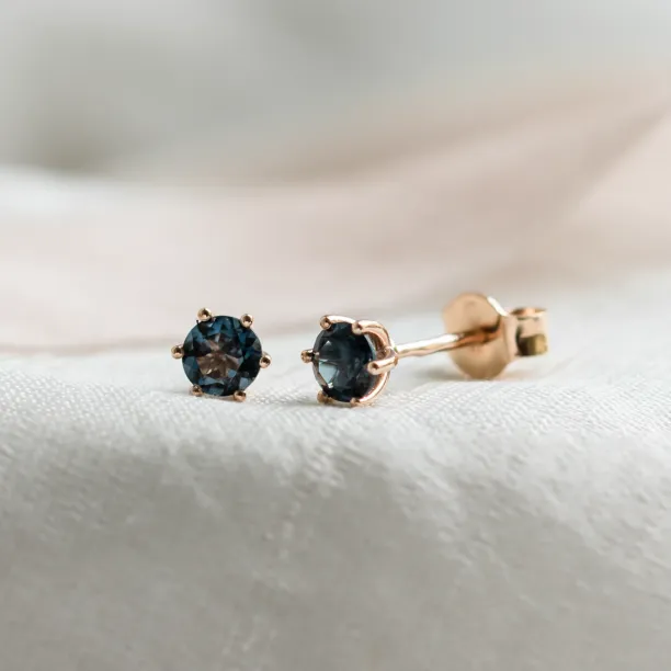 Stud earrings with blue topaz DENIM Image