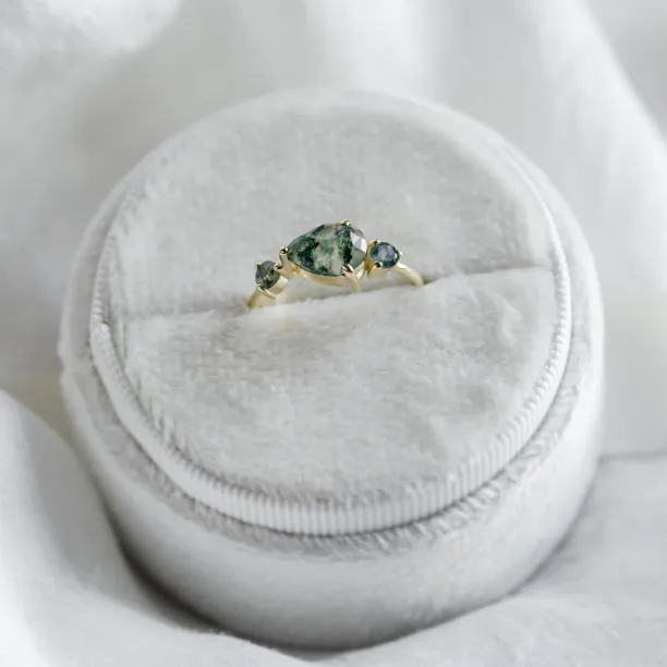 Asymmetrical gold ring with moss agates ARTE Image