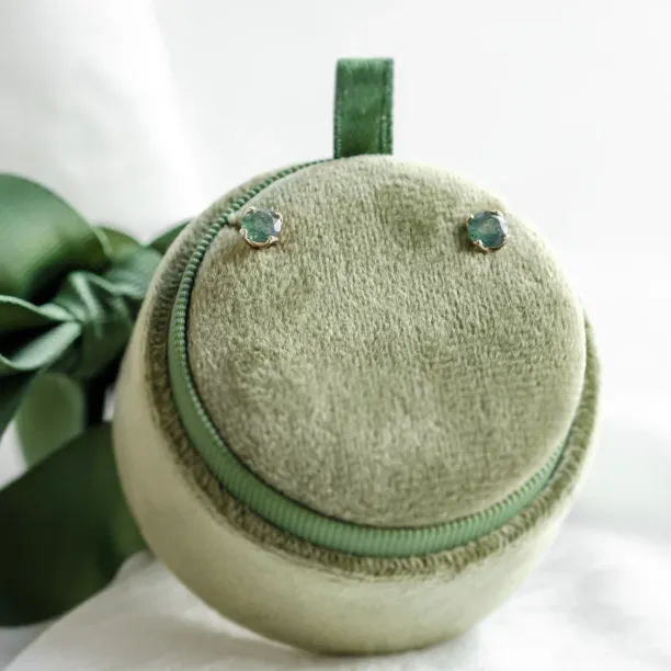 Round gold stud earrings with moss agate RENE Image