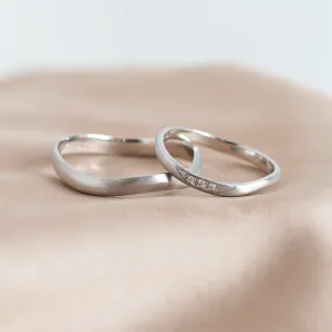 Matte organic wedding rings with diamonds FLUME