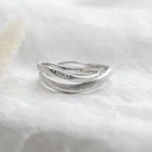 Matte organic wedding rings with diamonds FLUME Thumbnail
