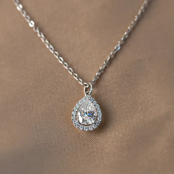 Gold halo pendant with lab-grown diamonds GLORIA Image