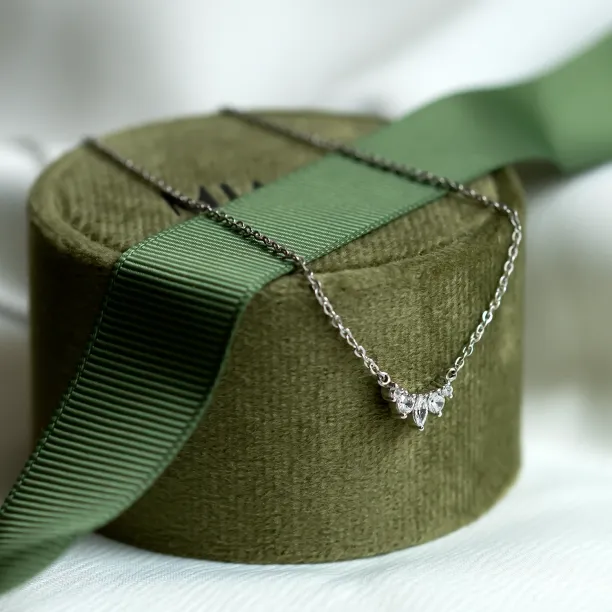 Gold cluster necklace with lab created diamonds JESSICA Image